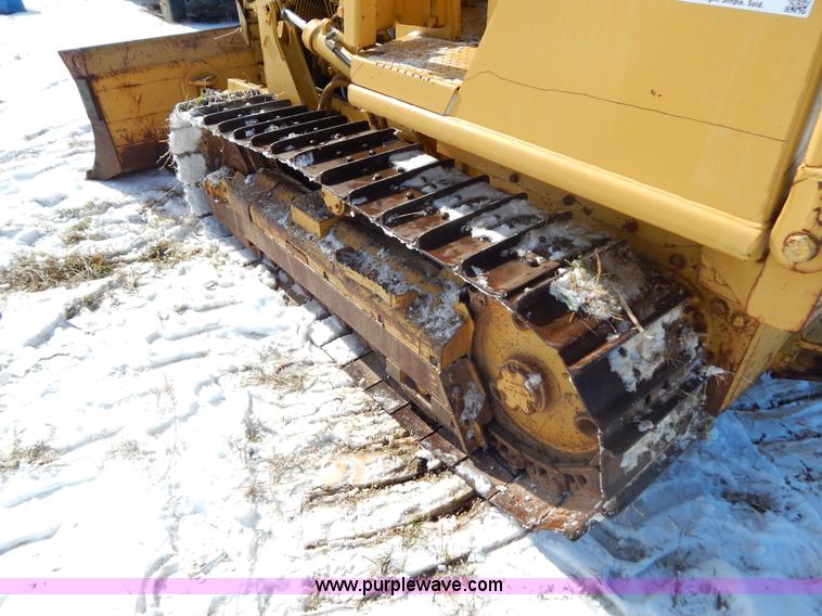 image for item I1159 1998 Caterpillar D3C dozer