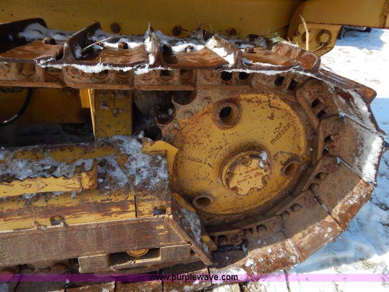 image for item I1159 1998 Caterpillar D3C dozer