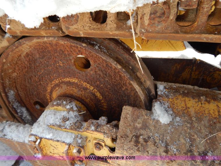image for item I1159 1998 Caterpillar D3C dozer