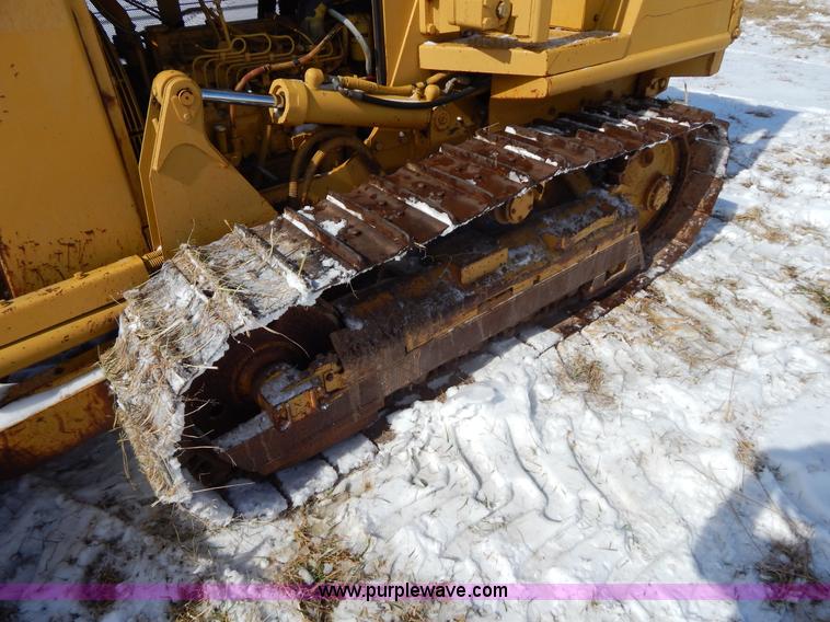 image for item I1159 1998 Caterpillar D3C dozer