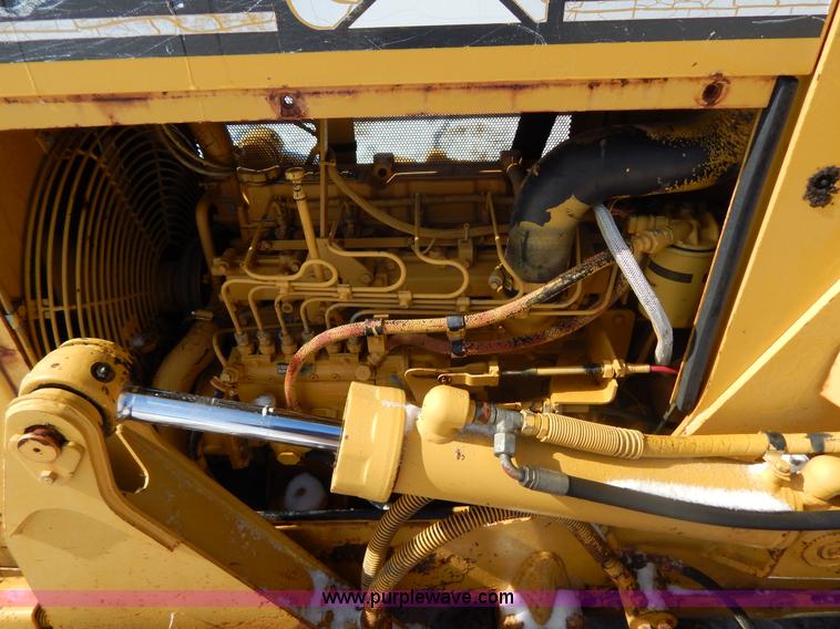 image for item I1159 1998 Caterpillar D3C dozer