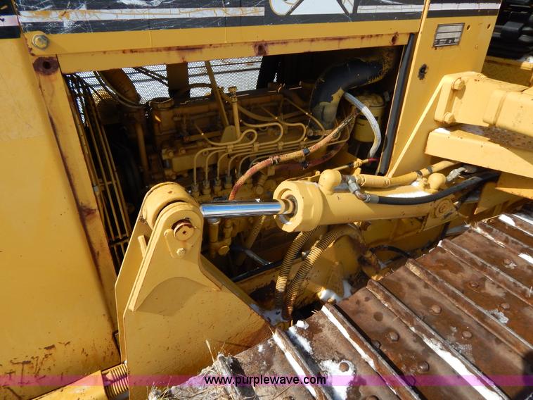 image for item I1159 1998 Caterpillar D3C dozer