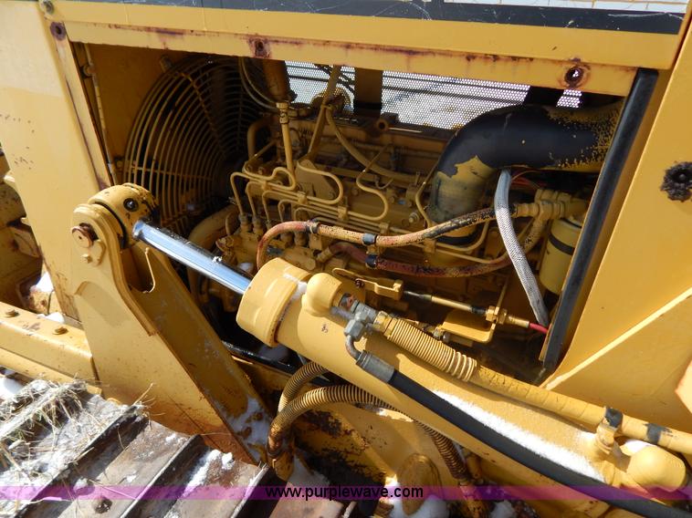 image for item I1159 1998 Caterpillar D3C dozer
