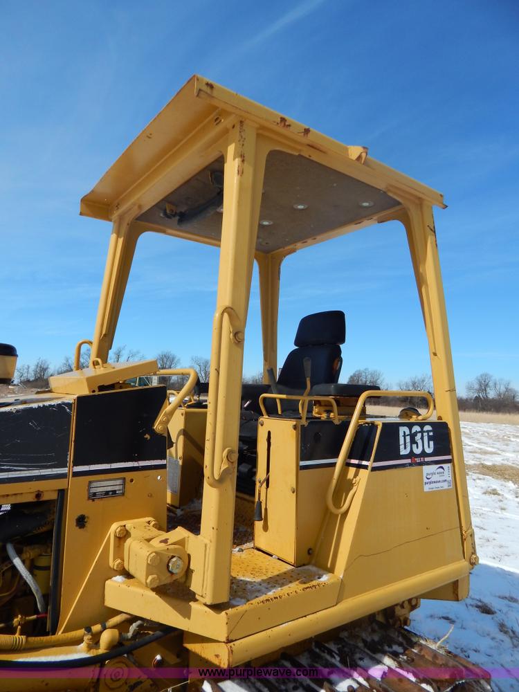 image for item I1159 1998 Caterpillar D3C dozer