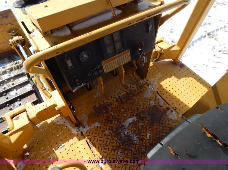 image for item I1159 1998 Caterpillar D3C dozer