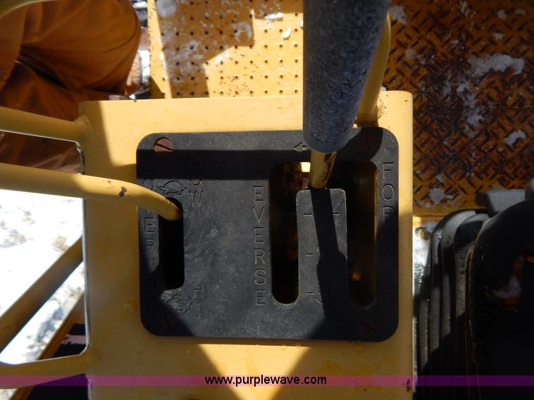 image for item I1159 1998 Caterpillar D3C dozer