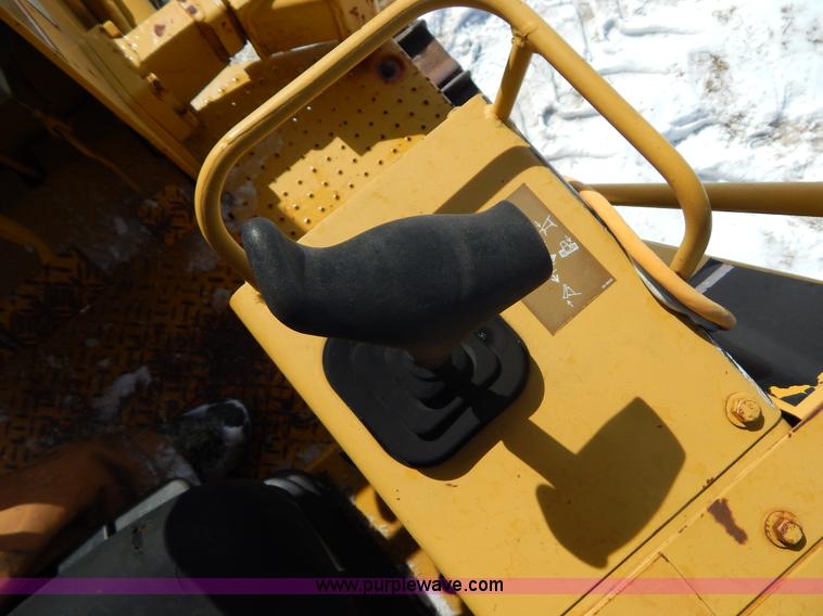 image for item I1159 1998 Caterpillar D3C dozer
