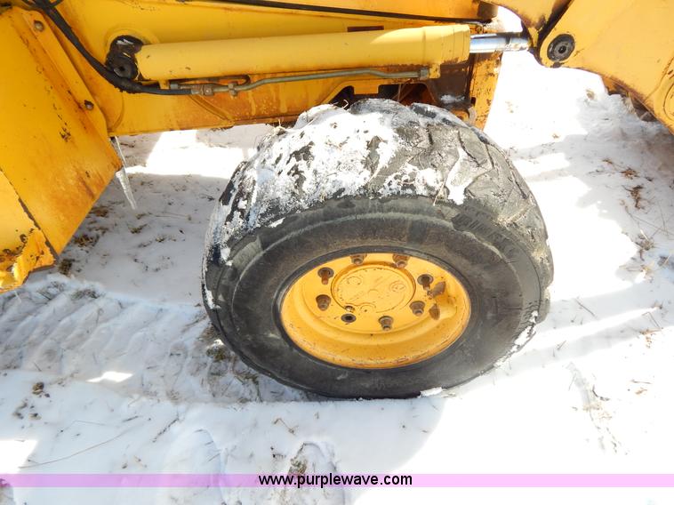 image for item I1160 2001 Komatsu WB140 backhoe