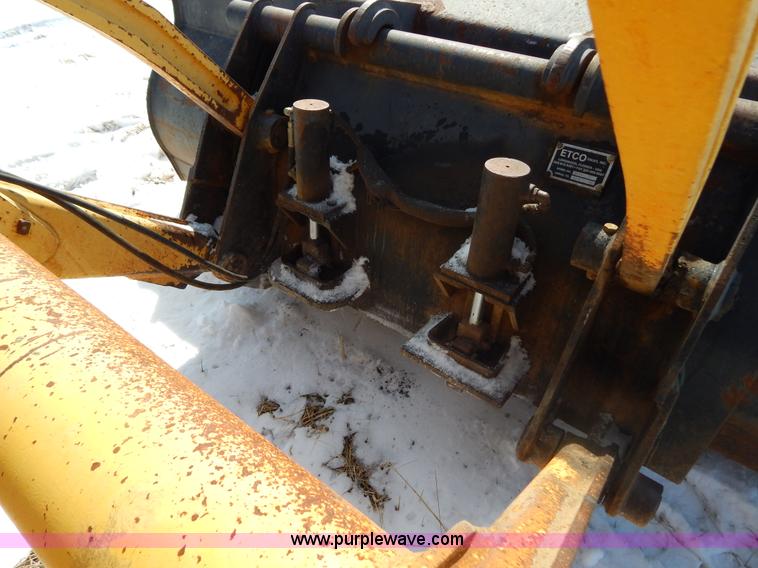 image for item I1160 2001 Komatsu WB140 backhoe