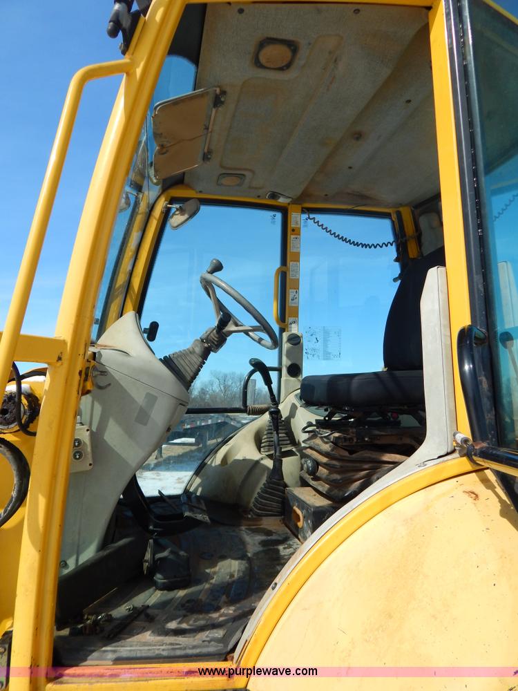 image for item I1160 2001 Komatsu WB140 backhoe