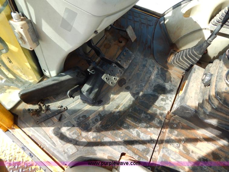 image for item I1160 2001 Komatsu WB140 backhoe