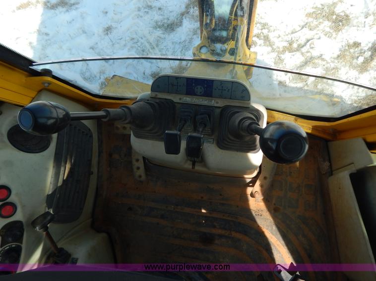 image for item I1160 2001 Komatsu WB140 backhoe