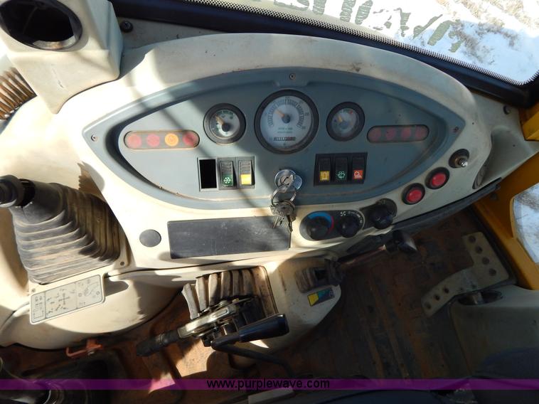 image for item I1160 2001 Komatsu WB140 backhoe