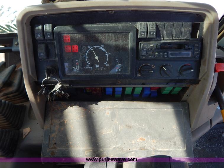 image for item I1161 1995 JCB 214S backhoe