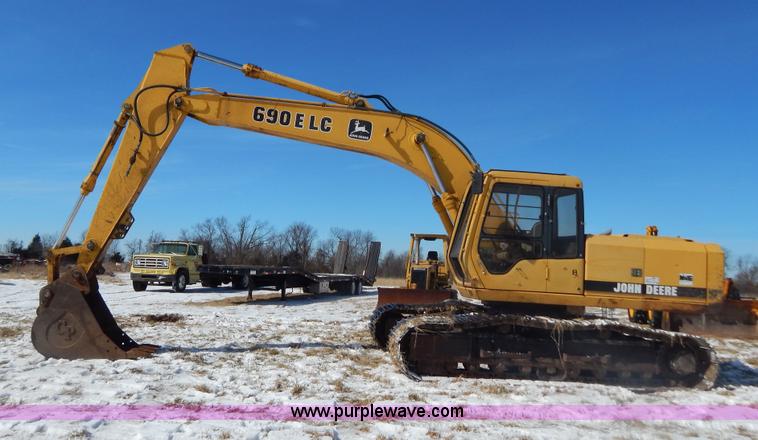 image for item I1162 1998 John Deere 690E LC excavator