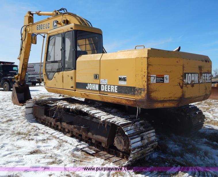 image for item I1162 1998 John Deere 690E LC excavator