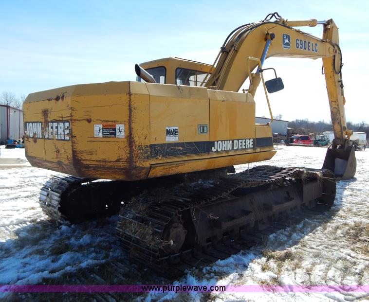 image for item I1162 1998 John Deere 690E LC excavator