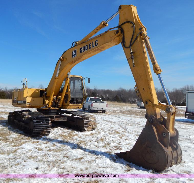 image for item I1162 1998 John Deere 690E LC excavator