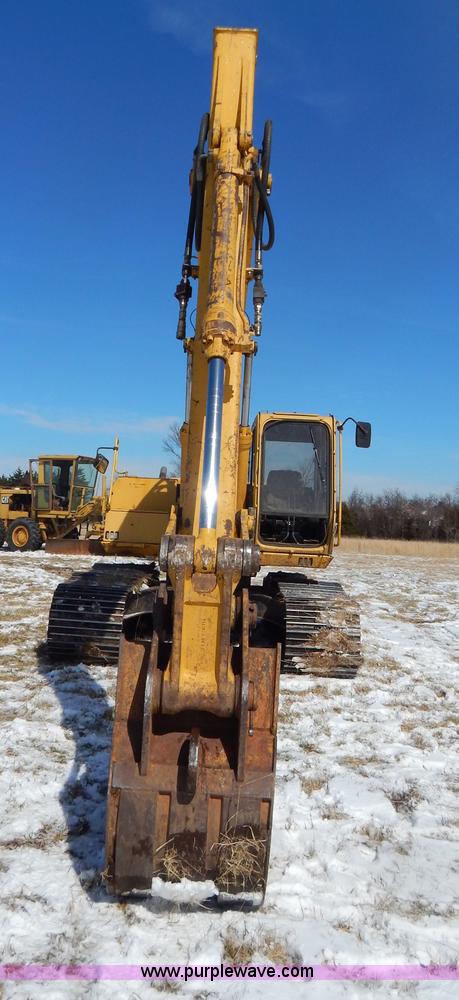 image for item I1162 1998 John Deere 690E LC excavator