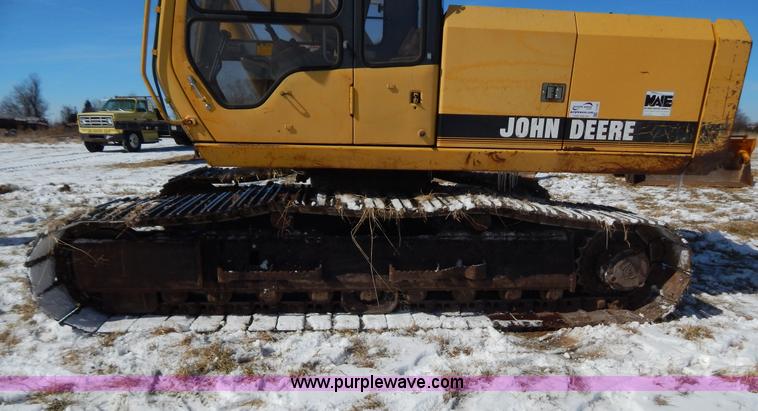 image for item I1162 1998 John Deere 690E LC excavator