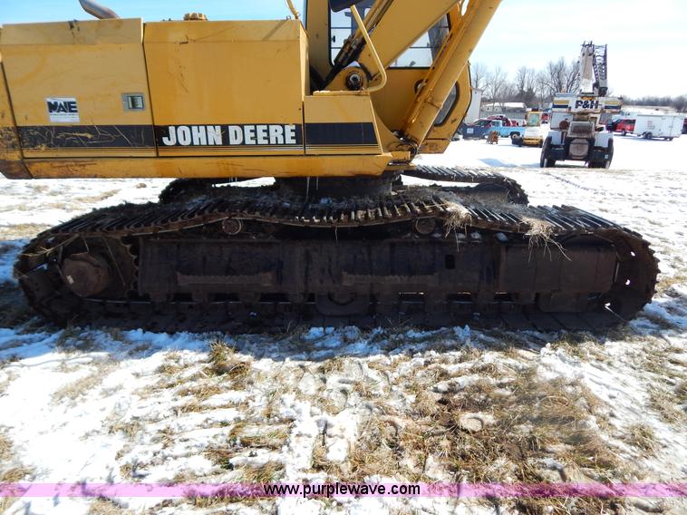 image for item I1162 1998 John Deere 690E LC excavator