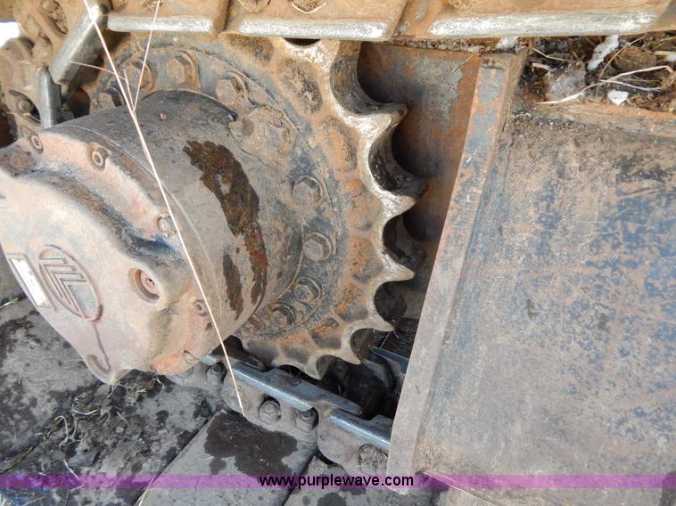 image for item I1162 1998 John Deere 690E LC excavator