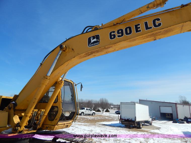 image for item I1162 1998 John Deere 690E LC excavator