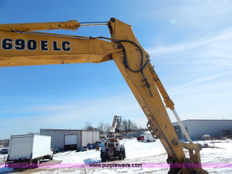 image for item I1162 1998 John Deere 690E LC excavator