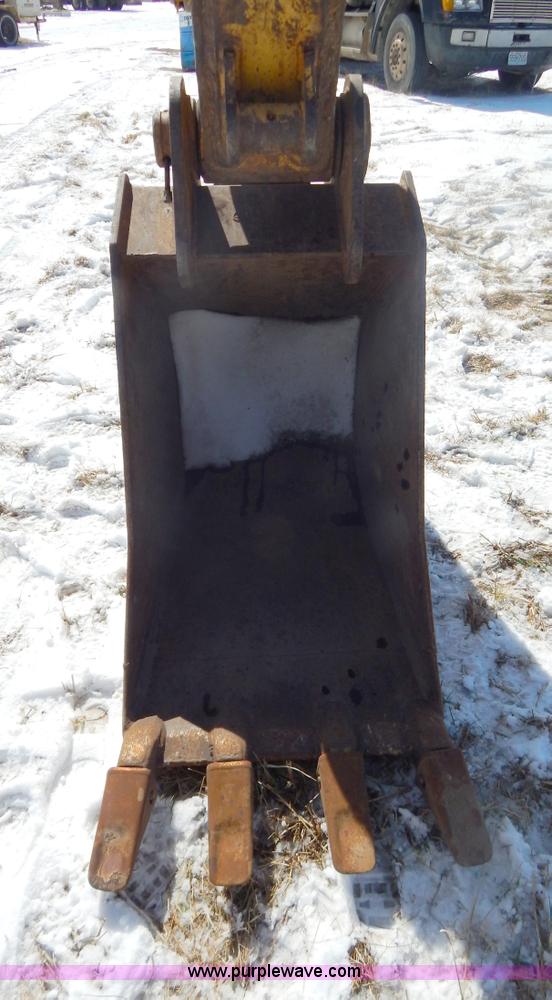 image for item I1162 1998 John Deere 690E LC excavator