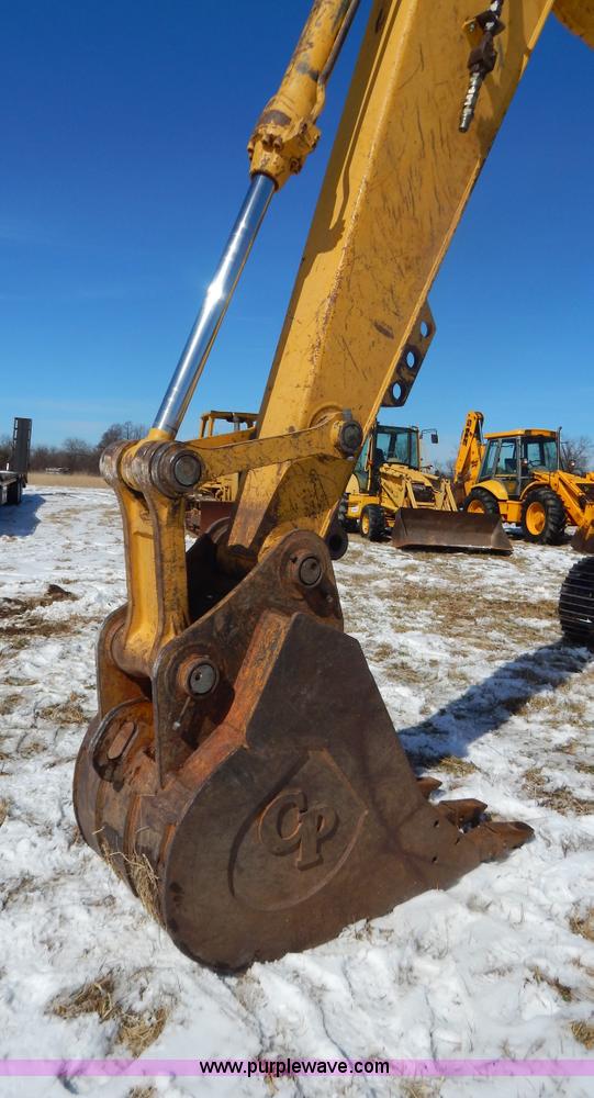 image for item I1162 1998 John Deere 690E LC excavator