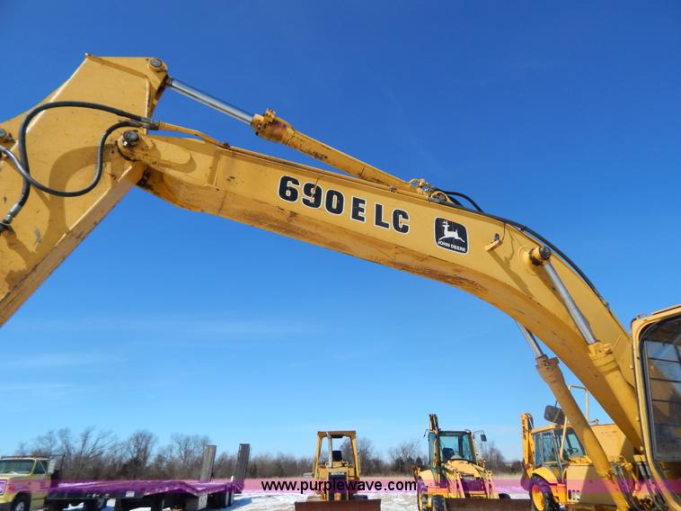 image for item I1162 1998 John Deere 690E LC excavator