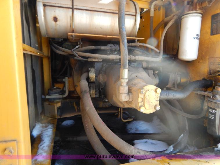 image for item I1162 1998 John Deere 690E LC excavator