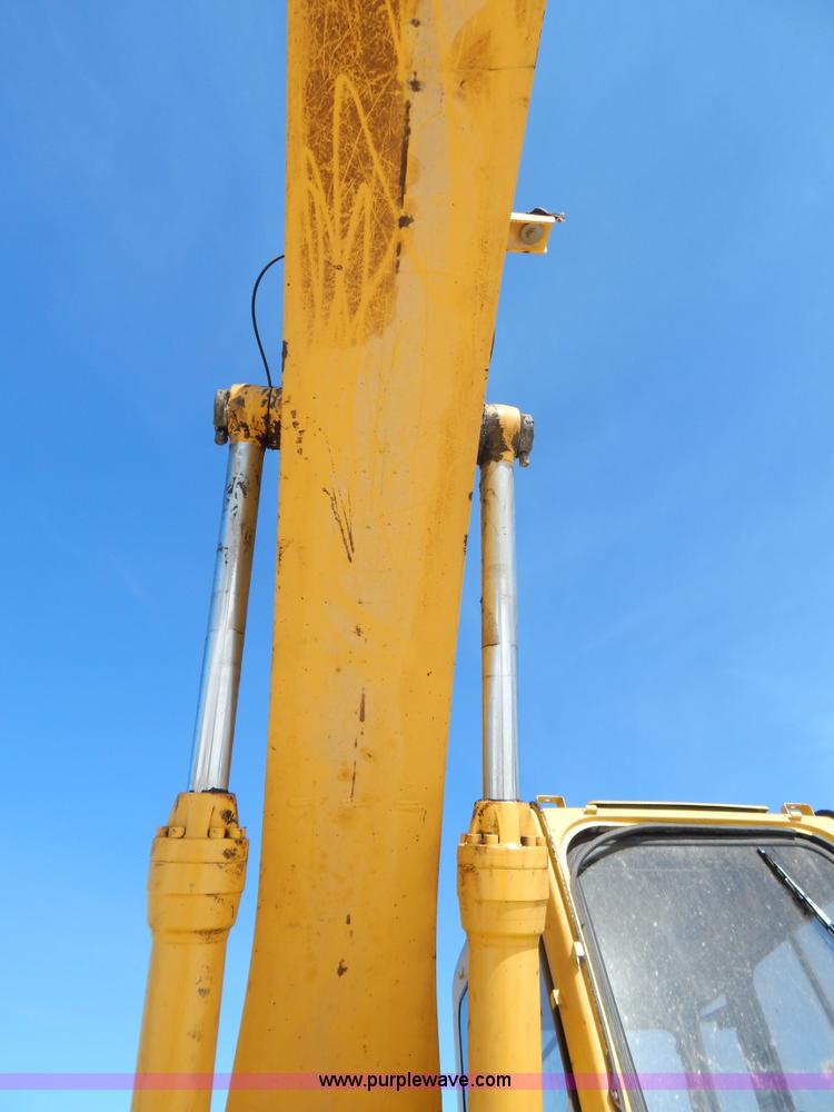 image for item I1162 1998 John Deere 690E LC excavator