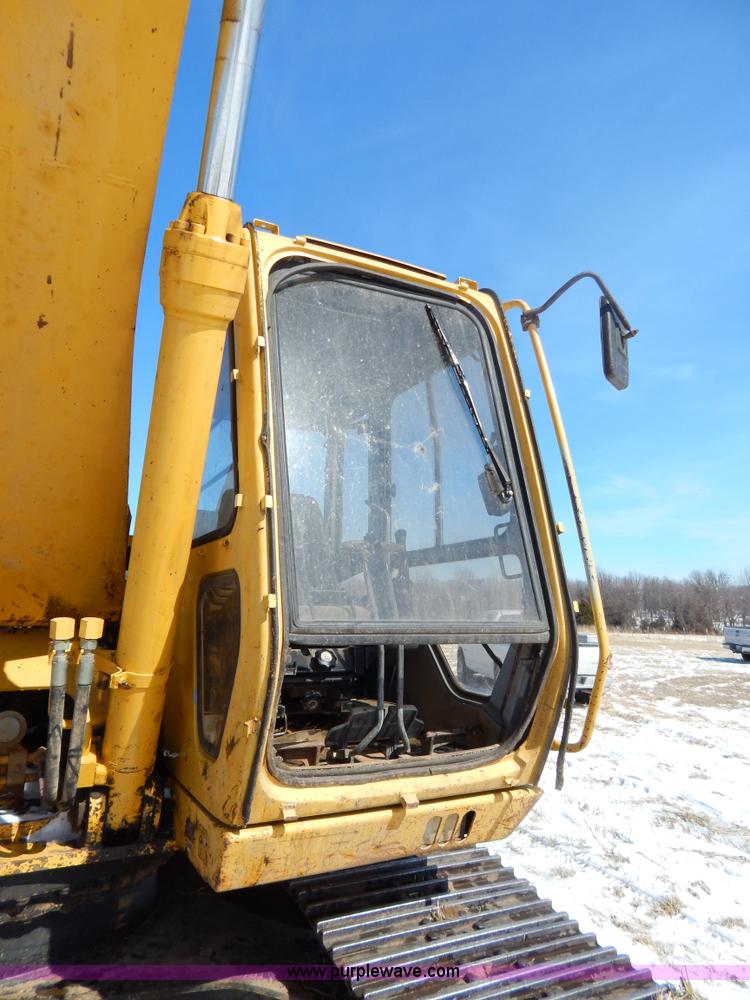 image for item I1162 1998 John Deere 690E LC excavator