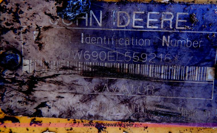 image for item I1162 1998 John Deere 690E LC excavator