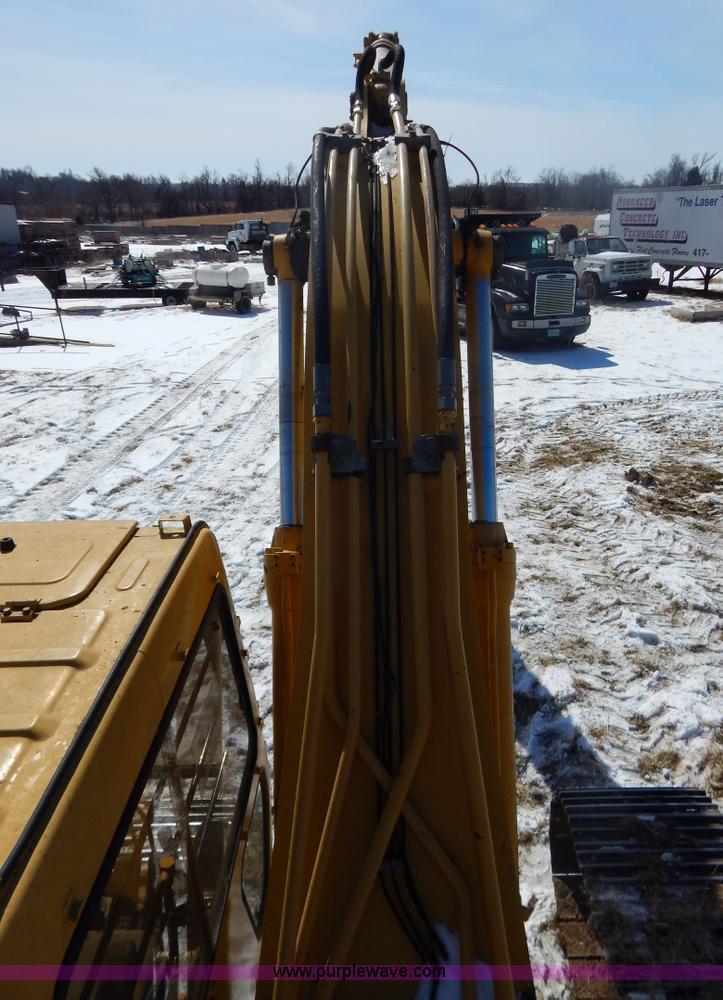 image for item I1162 1998 John Deere 690E LC excavator