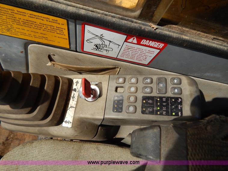 image for item I1162 1998 John Deere 690E LC excavator