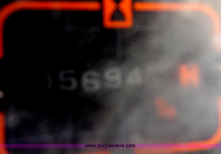 image for item I1162 1998 John Deere 690E LC excavator