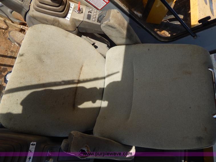 image for item I1162 1998 John Deere 690E LC excavator