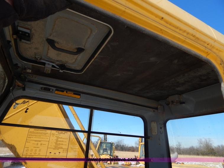 image for item I1162 1998 John Deere 690E LC excavator