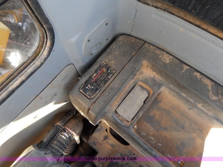 image for item I1162 1998 John Deere 690E LC excavator