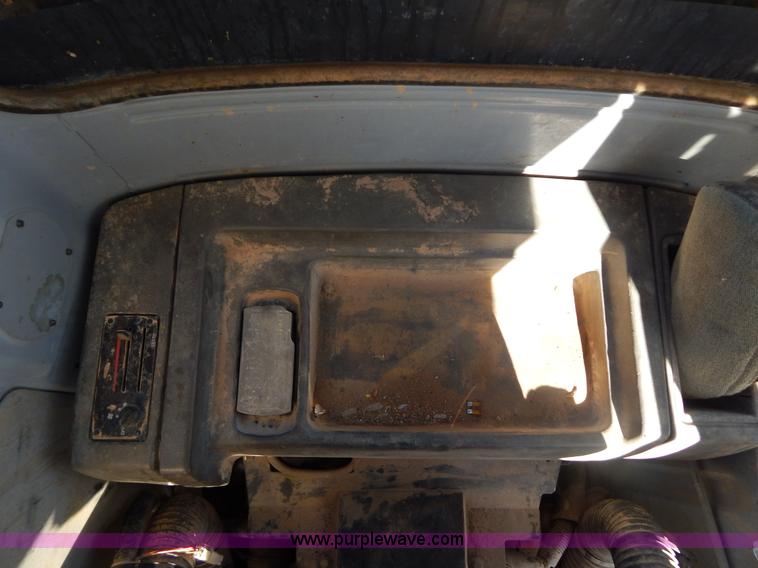 image for item I1162 1998 John Deere 690E LC excavator