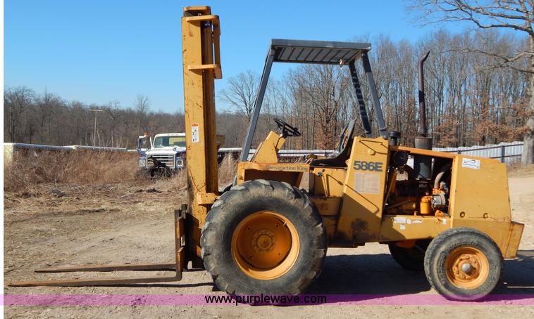 image for item I1170 Case 586E Construction King rough terrain forklift