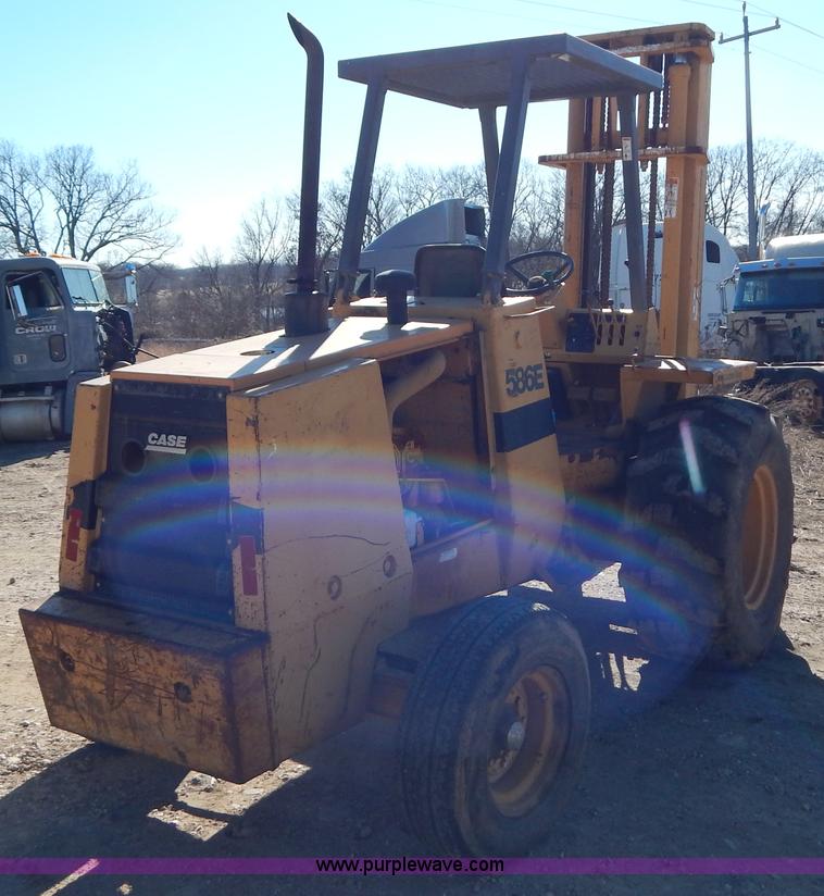 image for item I1170 Case 586E Construction King rough terrain forklift