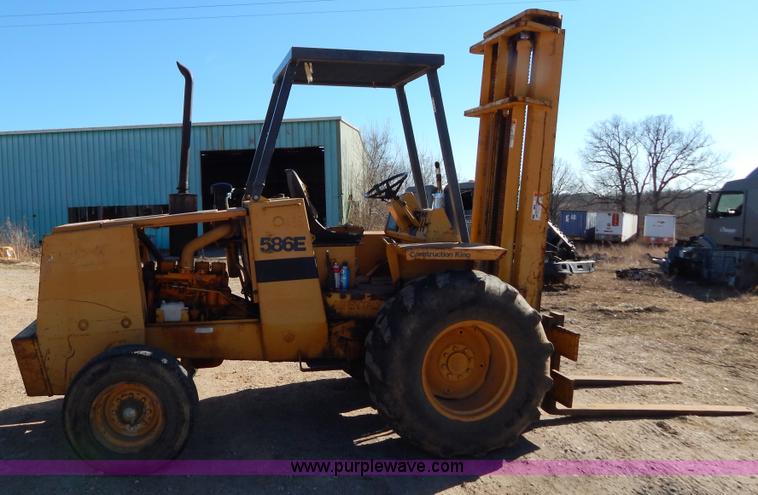 image for item I1170 Case 586E Construction King rough terrain forklift
