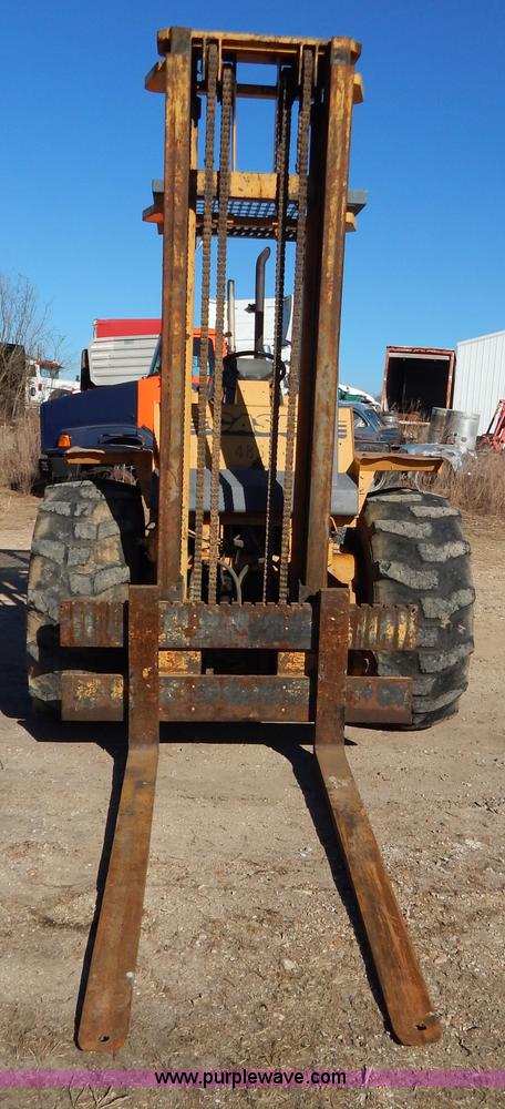 image for item I1170 Case 586E Construction King rough terrain forklift