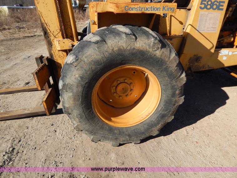 image for item I1170 Case 586E Construction King rough terrain forklift