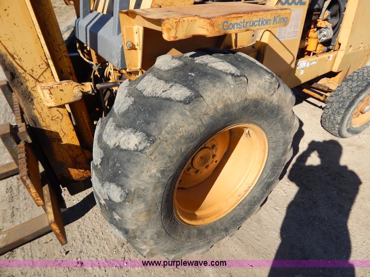 image for item I1170 Case 586E Construction King rough terrain forklift