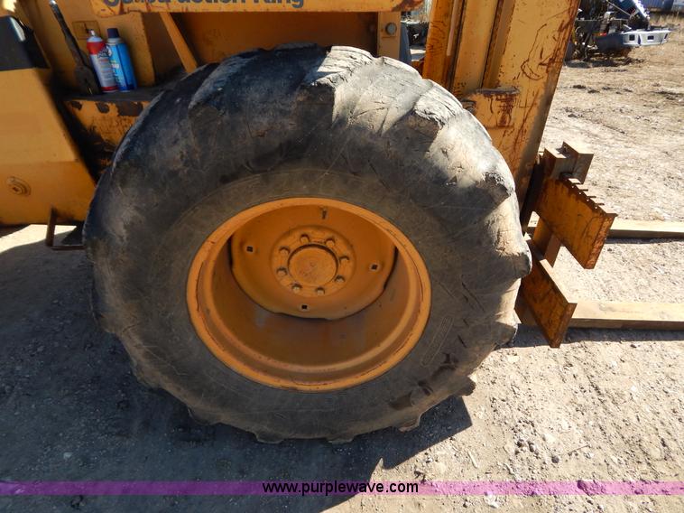 image for item I1170 Case 586E Construction King rough terrain forklift