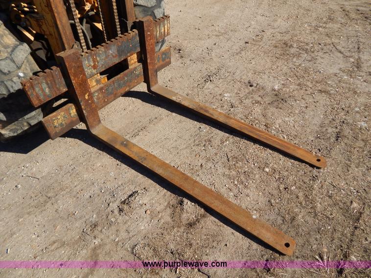 image for item I1170 Case 586E Construction King rough terrain forklift